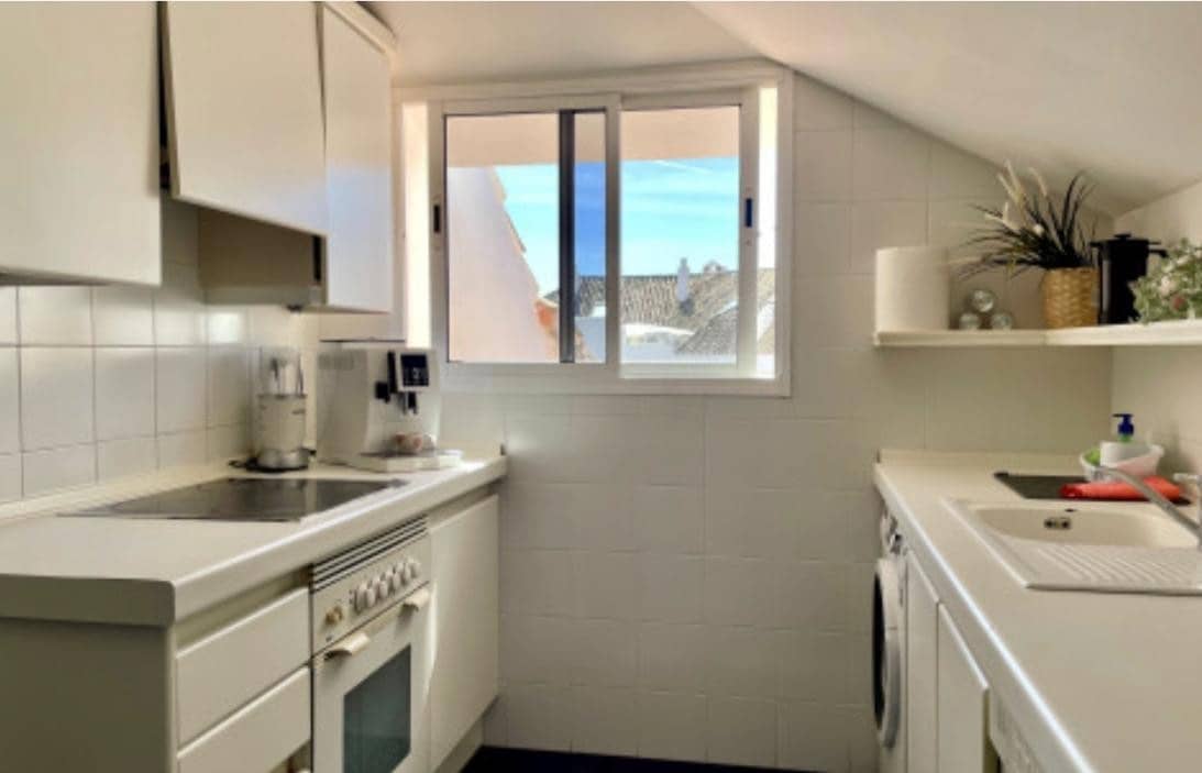 2 makuuhuone Kattohuoneisto myytävänä paikassa Marbella mukana uima-altaan 
autotalli - 650 000 € (Ref: 9616581)