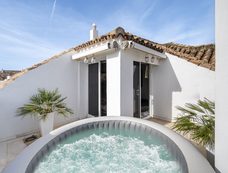 2 makuuhuone Kattohuoneisto myytävänä paikassa Marbella mukana uima-altaan 
autotalli - 650 000 € (Ref: 9616581)