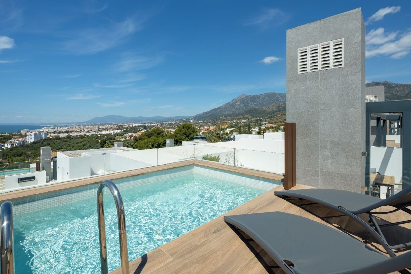 Chalet de 4 habitaciones en Marbella en venta con piscina garaje - 1.675.000 € (Ref: 9616582)