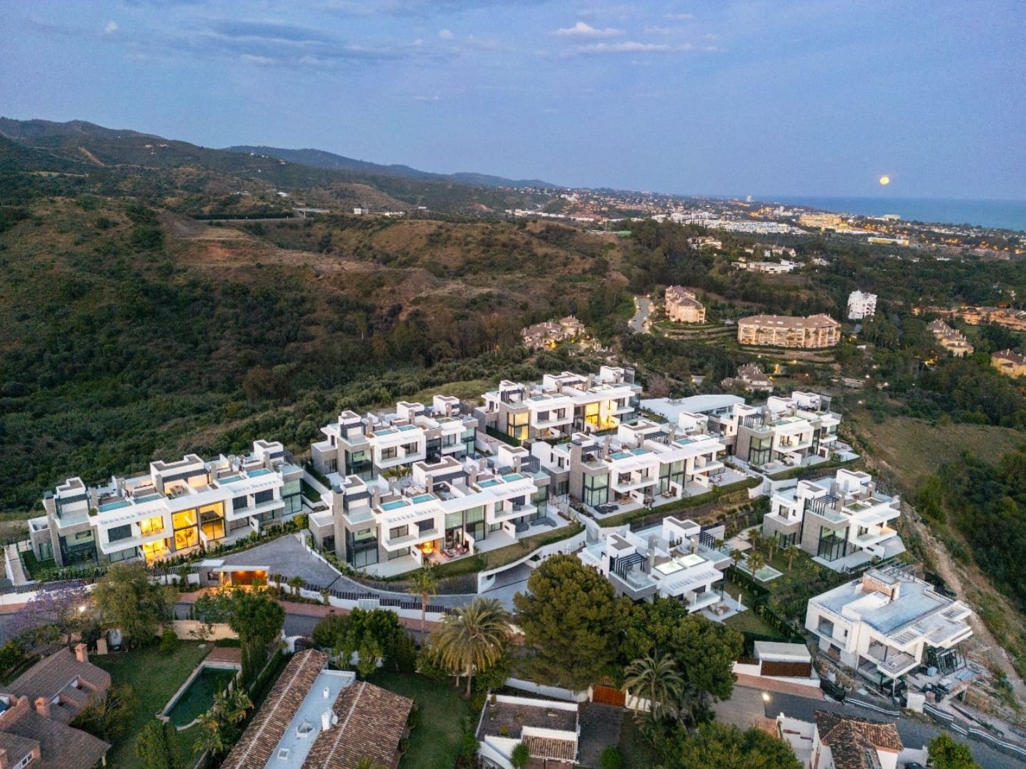 4 sovrum Villa till salu i Marbella med pool garage - 1 675 000 € (Ref: 9616582)