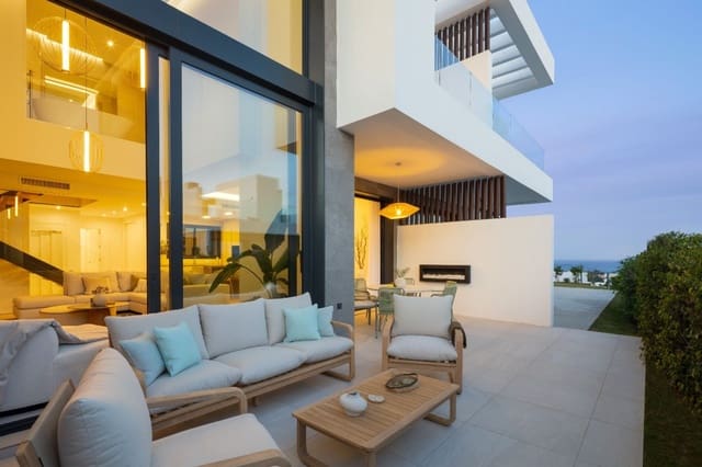 4 sovrum Villa till salu i Marbella med pool garage - 1 675 000 € (Ref: 9616582)