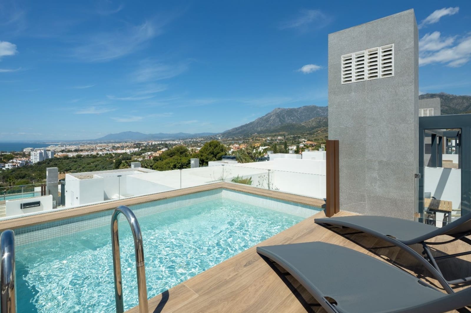 4 sovrum Villa till salu i Marbella med pool garage - 1 675 000 € (Ref: 9616582)