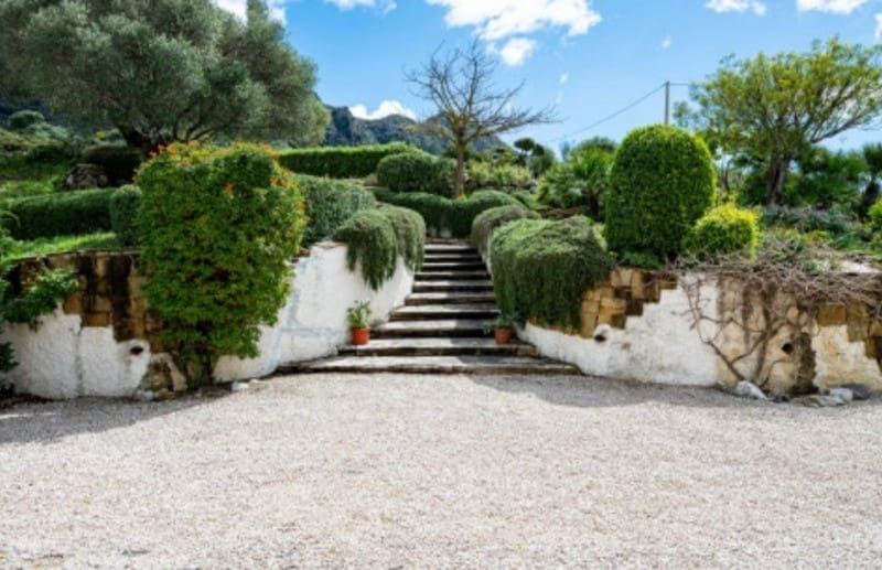 5 bedroom Villa for sale in Casares with pool garage - € 1,895,000 (Ref: 9616586)