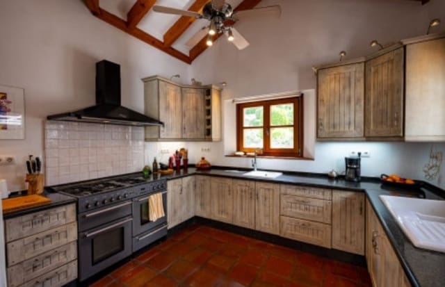 5 sypialnia Willa na sprzedaż w Casares z basenem garażem - 1 895 000 € (Ref: 9616586)