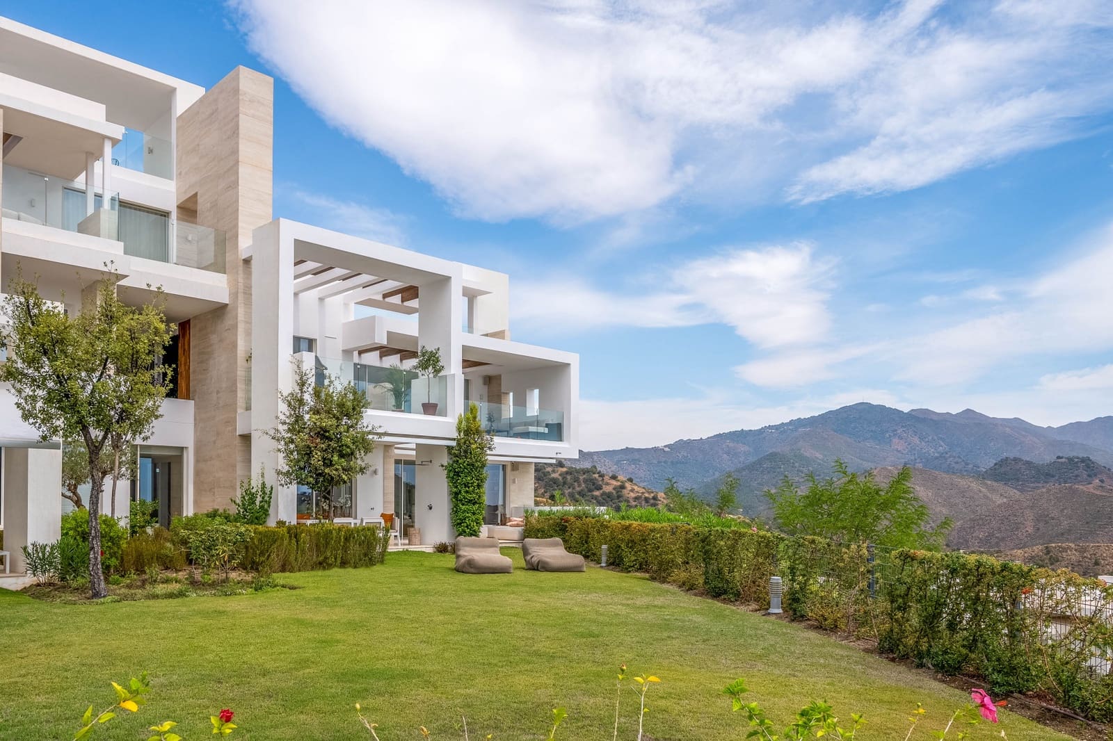 3 soveværelse Lejlighed til salg i Marbella med swimmingpool - € 1.795.000 (Ref: 9616588)