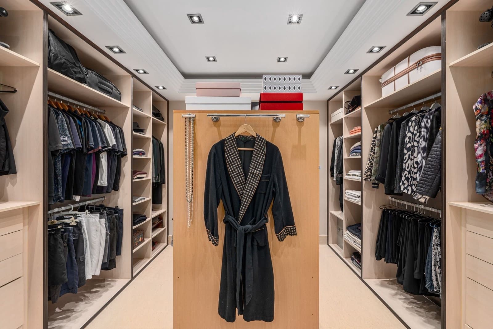 4 bedroom Penthouse for sale in Marbella with pool garage - € 2,295,000 (Ref: 9616595)