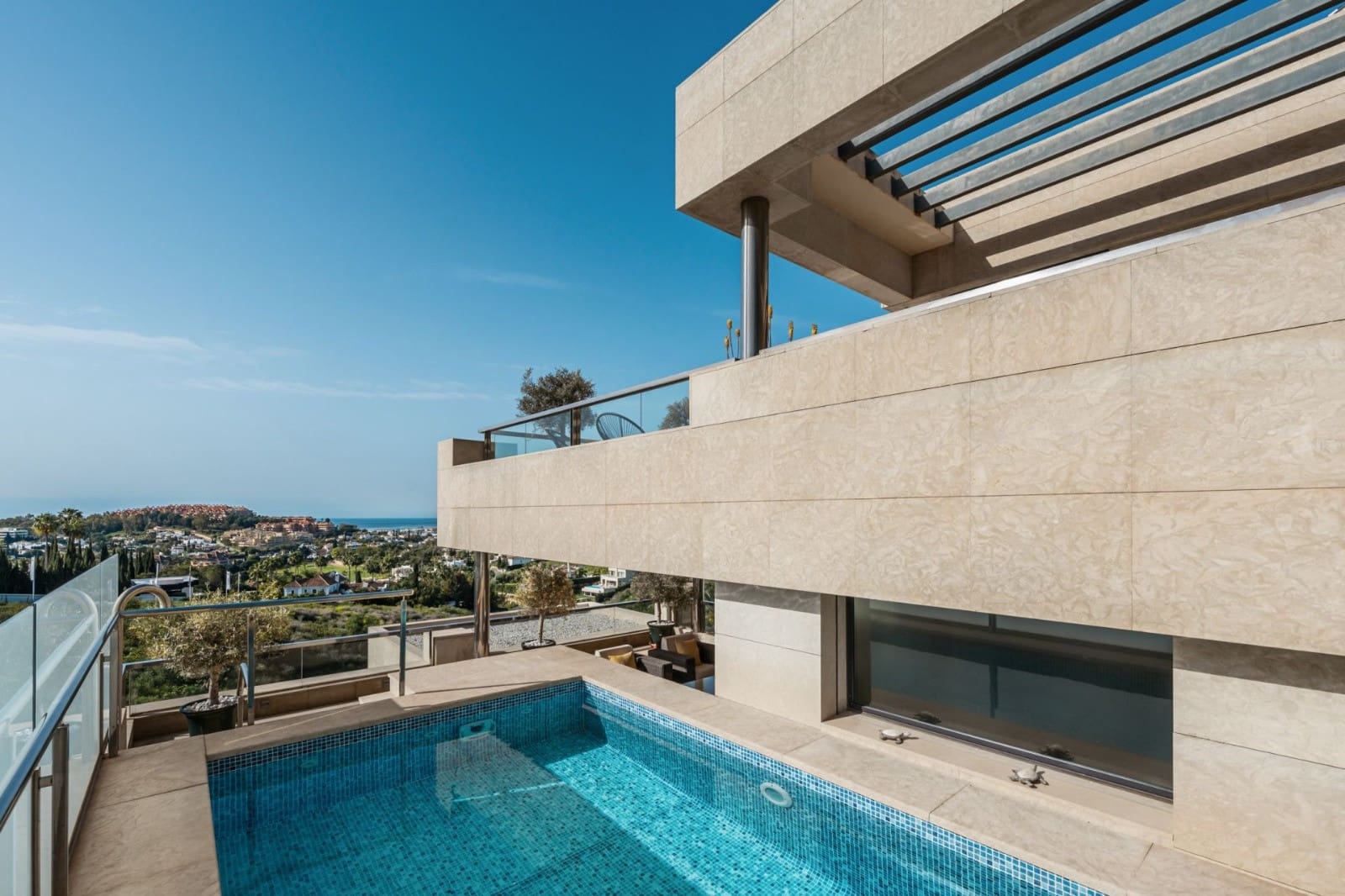 4 bedroom Penthouse for sale in Marbella with pool garage - € 2,295,000 (Ref: 9616595)