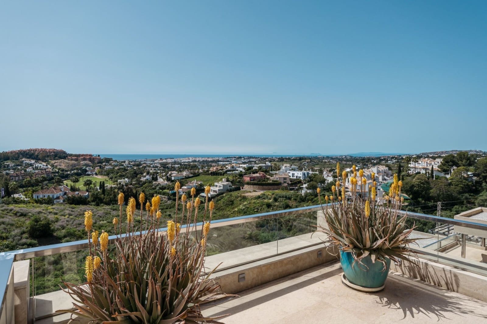 4 bedroom Penthouse for sale in Marbella with pool garage - € 2,295,000 (Ref: 9616595)