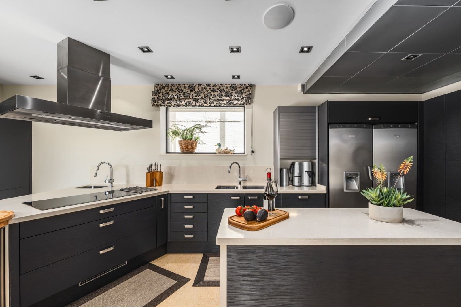 4 bedroom Penthouse for sale in Marbella with pool garage - € 2,295,000 (Ref: 9616595)