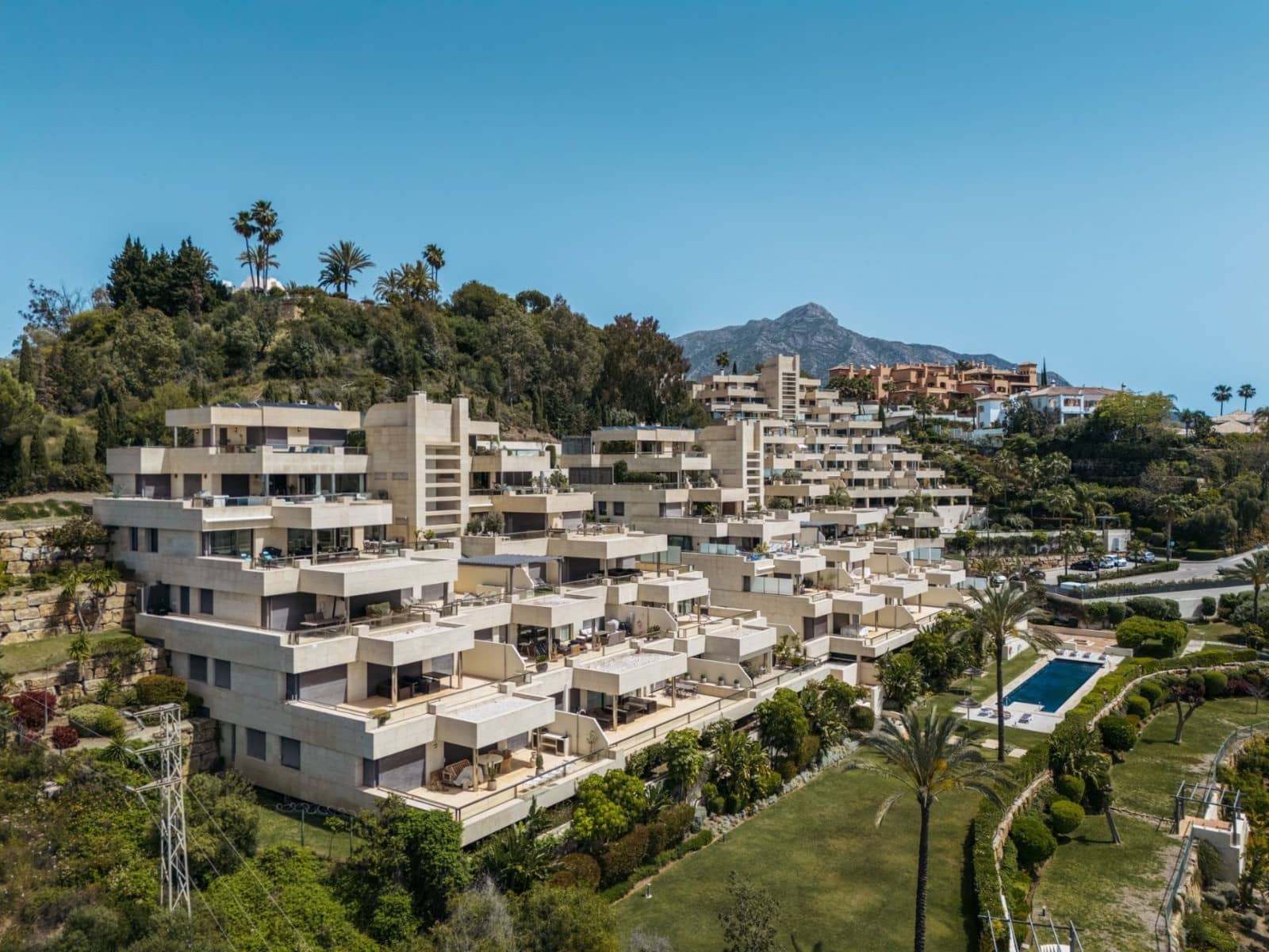 4 bedroom Penthouse for sale in Marbella with pool garage - € 2,295,000 (Ref: 9616595)