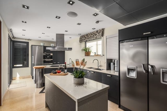 4 soveværelse Penthouse til salg i Marbella med swimmingpool garage - € 2.295.000 (Ref: 9616595)