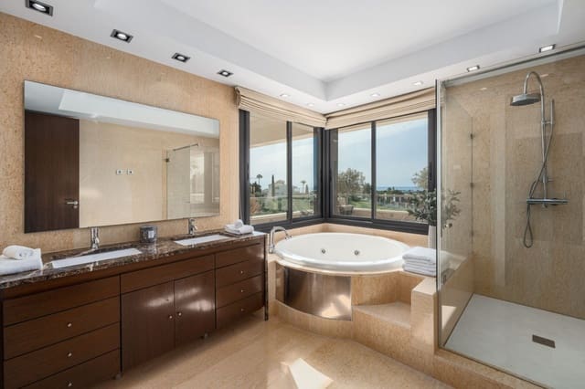 4 soveværelse Penthouse til salg i Marbella med swimmingpool garage - € 2.295.000 (Ref: 9616595)
