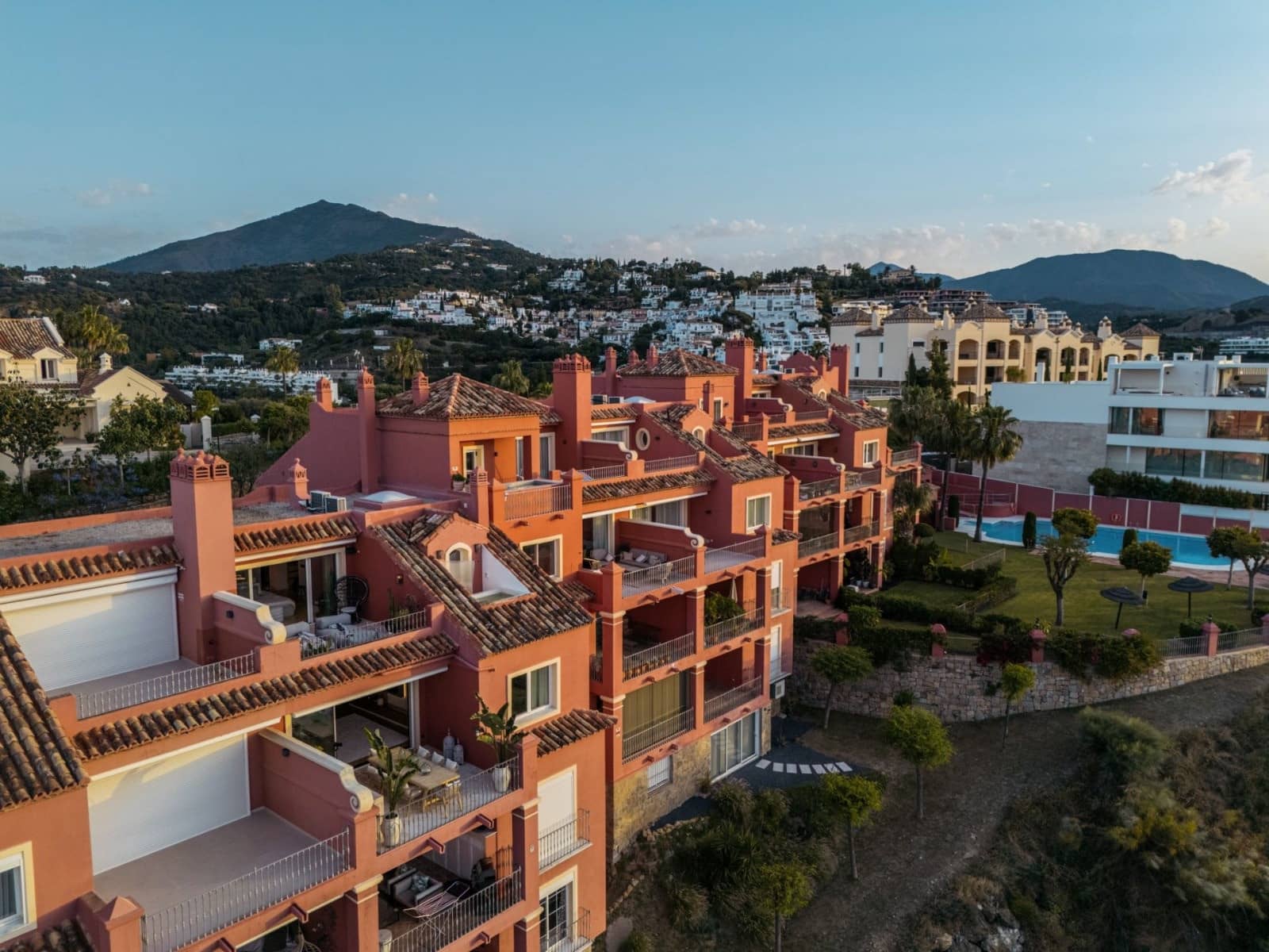 3 slaapkamer Penthouse te koop in Benahavis met zwembad - € 1.950.000 (Ref: 9616596)