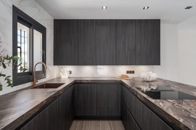 6 Zimmer Villa zu verkaufen in Marbella mit Pool Garage - 2.150.000 € (Ref: 9616600)