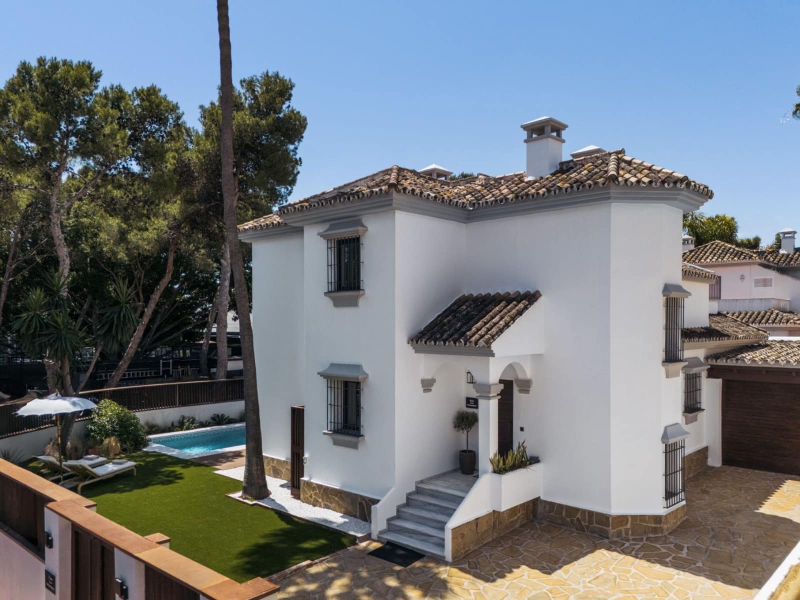 6 sypialnia Willa na sprzedaż w Marbella z basenem garażem - 2 150 000 € (Ref: 9616600)