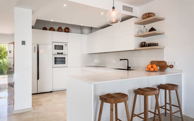 4 slaapkamer Huis te koop in Benahavís met zwembad garage - € 945.000 (Ref: 9616603)