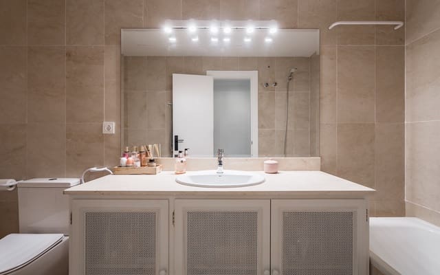 4 slaapkamer Huis te koop in Benahavís met zwembad garage - € 945.000 (Ref: 9616603)