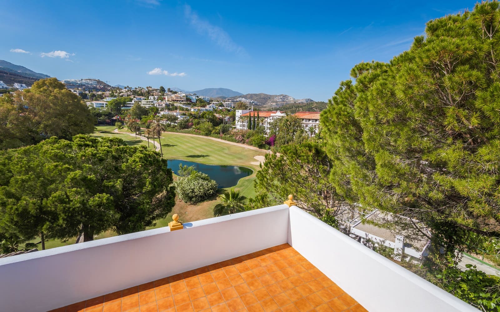 4 soveværelse Byhus til salg i Benahavis med swimmingpool garage - € 945.000 (Ref: 9616603)