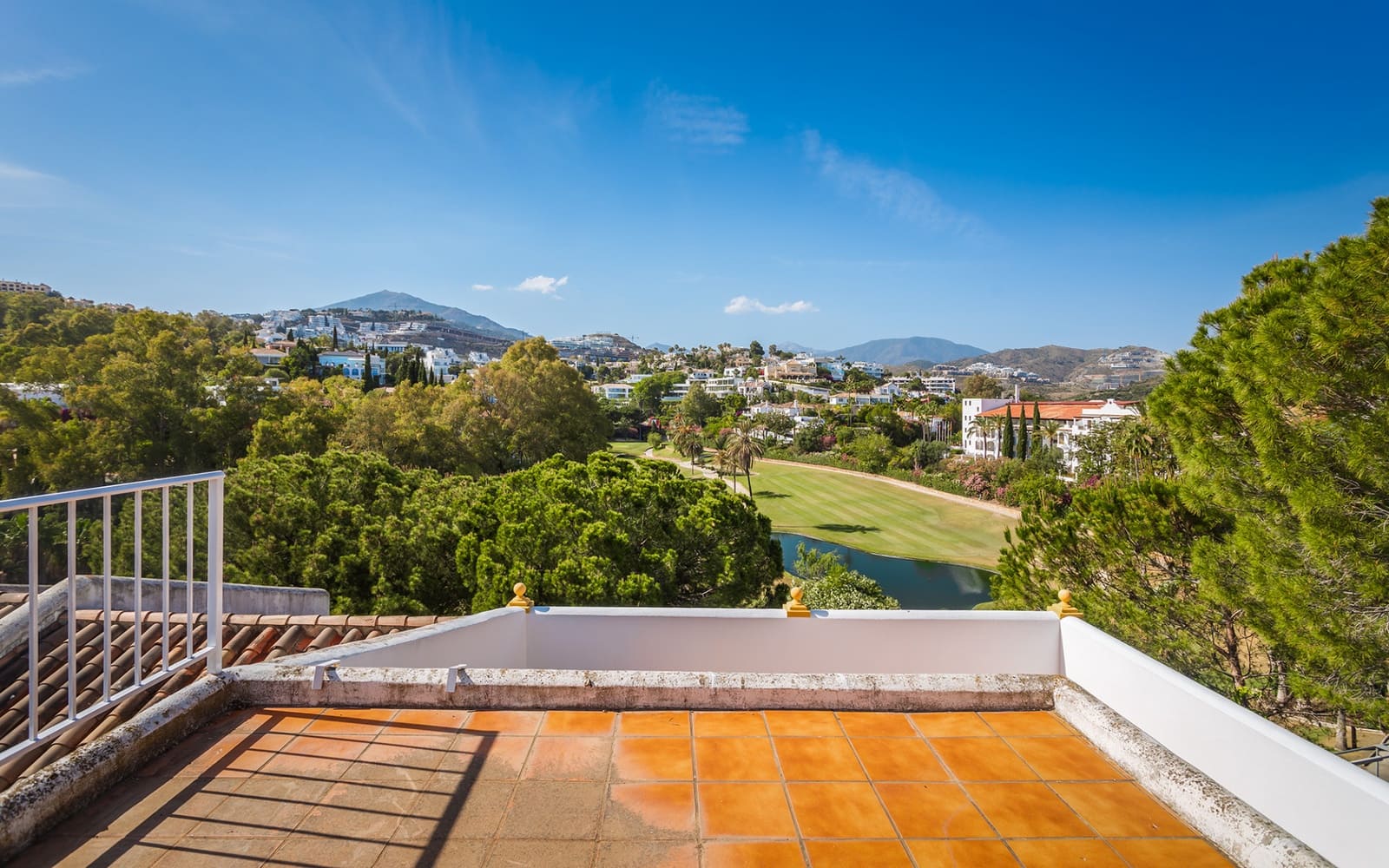 4 soveværelse Byhus til salg i Benahavis med swimmingpool garage - € 945.000 (Ref: 9616603)