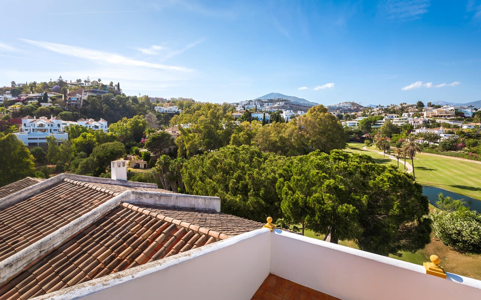 4 soveværelse Byhus til salg i Benahavis med swimmingpool garage - € 945.000 (Ref: 9616603)