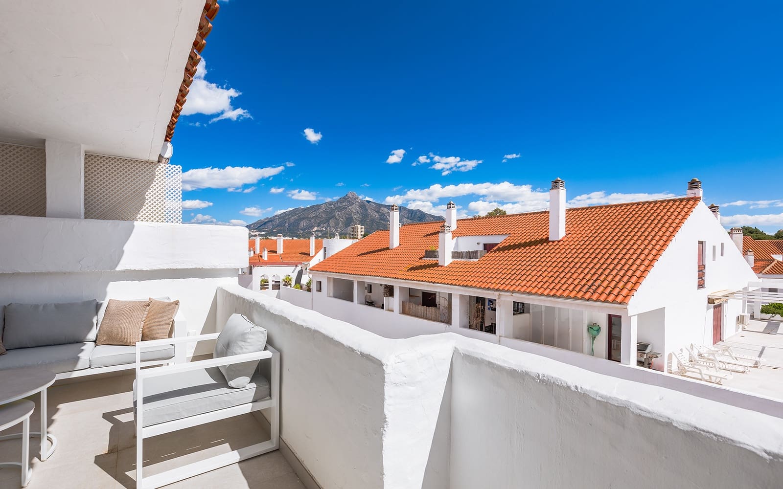 Apartamento de 2 habitaciones en Marbella en venta con piscina garaje - 670.000 € (Ref: 9616604)