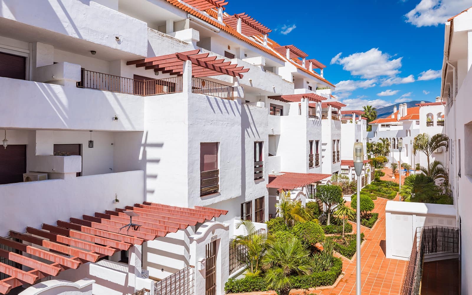 Apartamento de 2 habitaciones en Marbella en venta con piscina garaje - 670.000 € (Ref: 9616604)