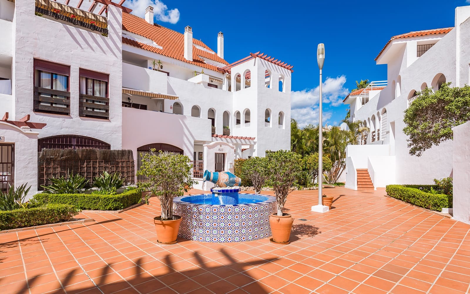 Apartamento de 2 habitaciones en Marbella en venta con piscina garaje - 670.000 € (Ref: 9616604)