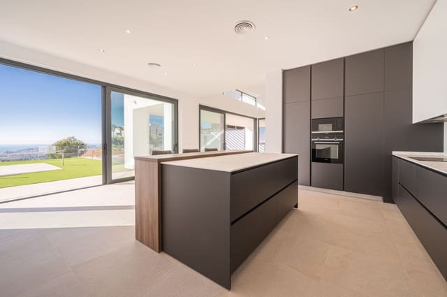 4 sypialnia Willa na sprzedaż w Marbella z basenem garażem - 1 500 000 € (Ref: 9616605)