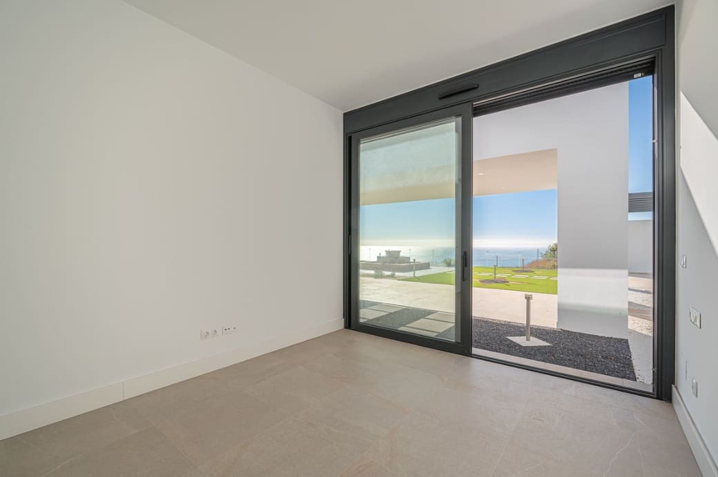 4 sypialnia Willa na sprzedaż w Marbella z basenem garażem - 1 500 000 € (Ref: 9616605)