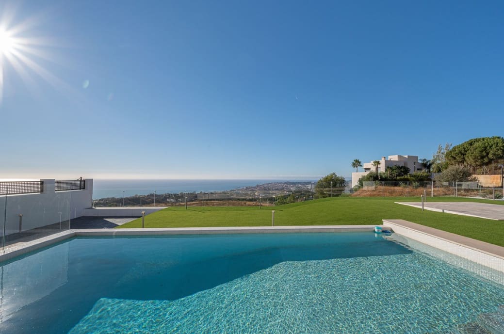 4 sypialnia Willa na sprzedaż w Marbella z basenem garażem - 1 500 000 € (Ref: 9616605)