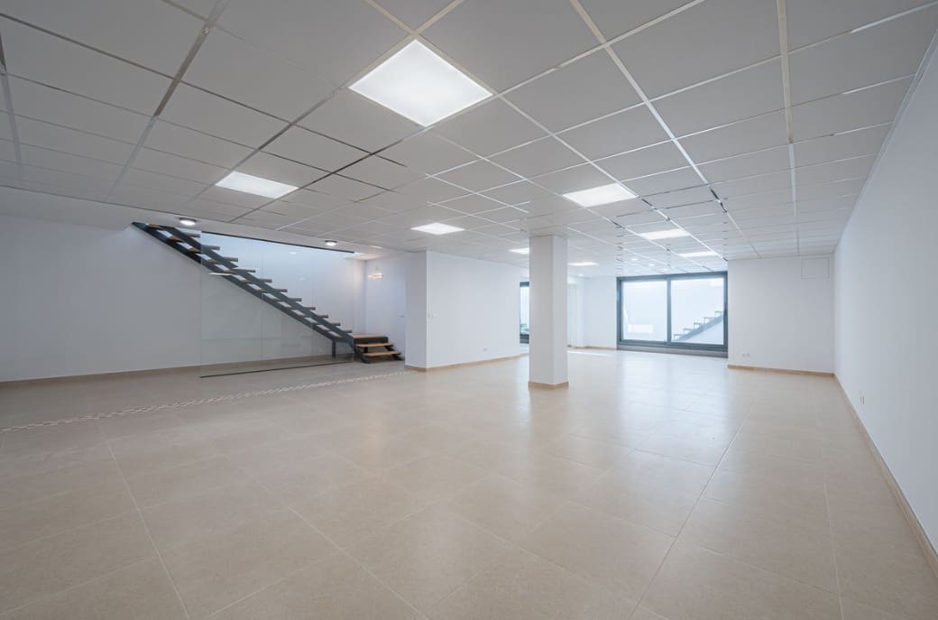 4 sypialnia Willa na sprzedaż w Marbella z basenem garażem - 1 500 000 € (Ref: 9616605)