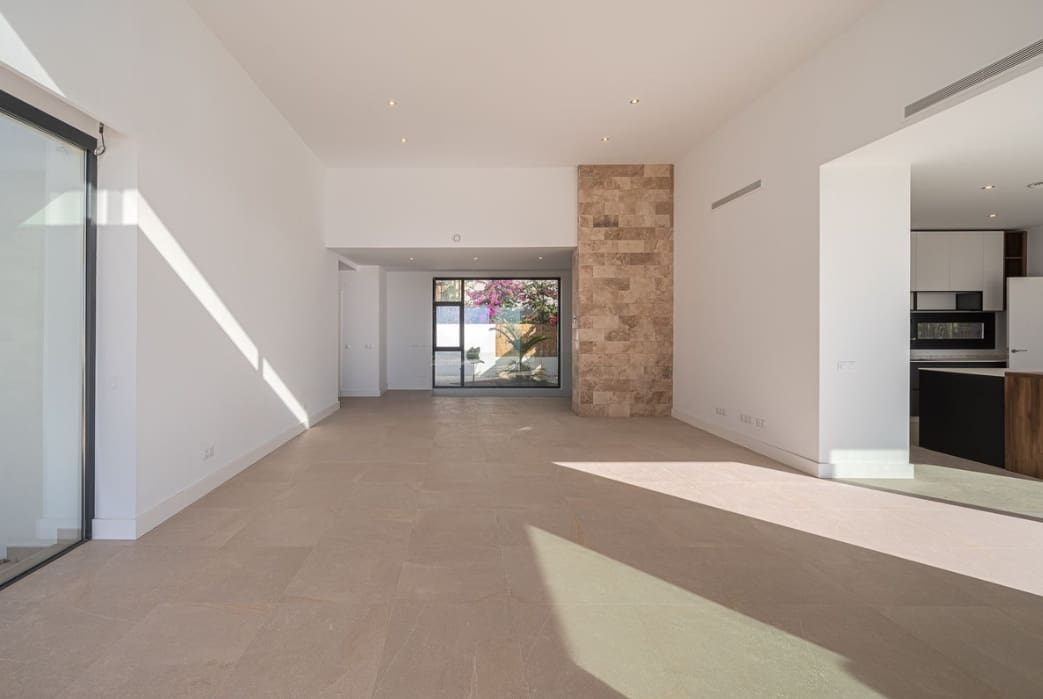 4 sypialnia Willa na sprzedaż w Marbella z basenem garażem - 1 500 000 € (Ref: 9616605)