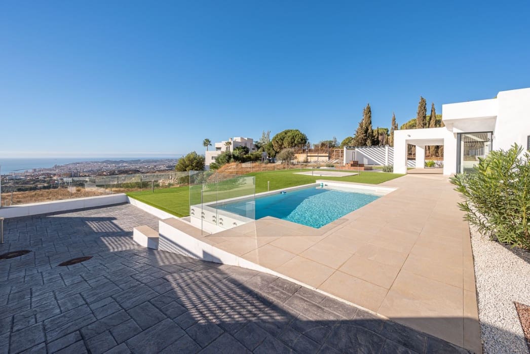 4 sypialnia Willa na sprzedaż w Marbella z basenem garażem - 1 500 000 € (Ref: 9616605)