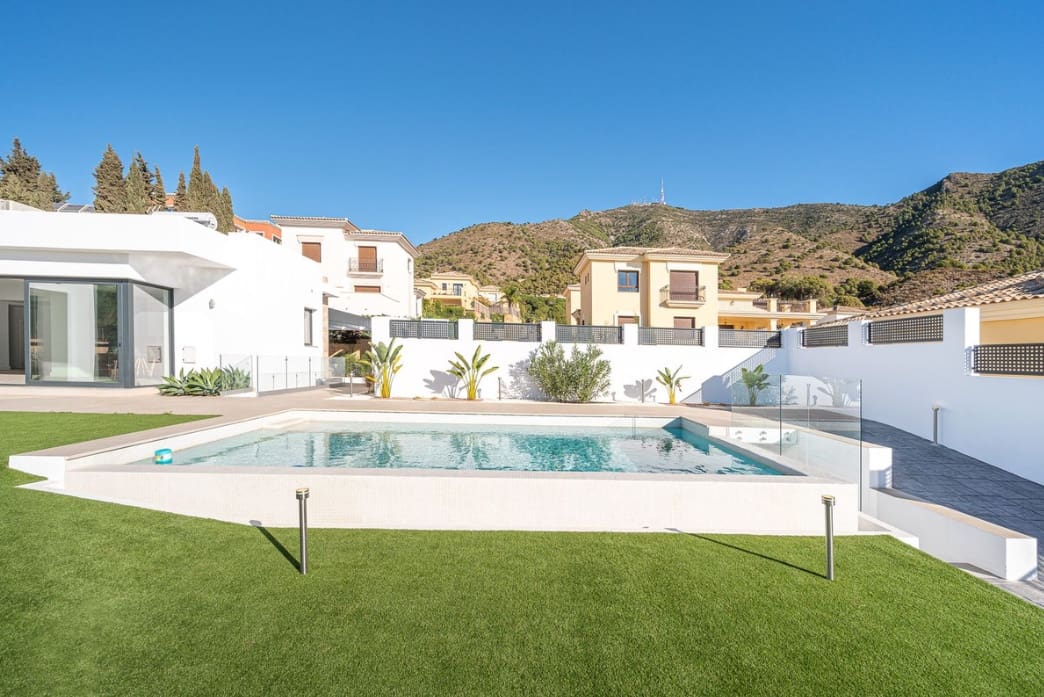 4 sypialnia Willa na sprzedaż w Marbella z basenem garażem - 1 500 000 € (Ref: 9616605)