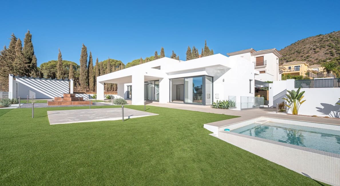 4 sypialnia Willa na sprzedaż w Marbella z basenem garażem - 1 500 000 € (Ref: 9616605)