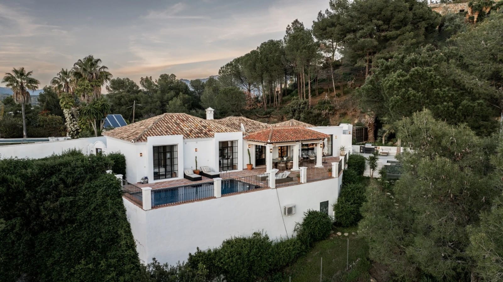 4 Zimmer Villa zu verkaufen in Benahavis mit Pool Garage - 2.250.000 € (Ref: 9616607)
