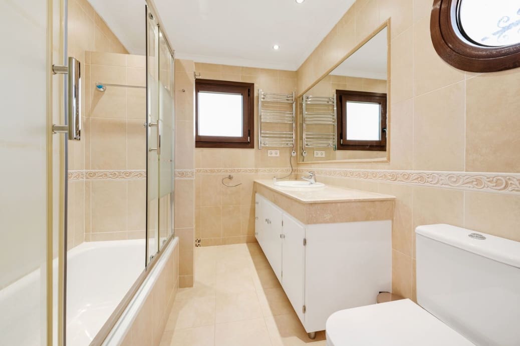 5 makuuhuone Huvila myytävänä paikassa Marbella mukana uima-altaan - 1 399 000 € (Ref: 9616608)