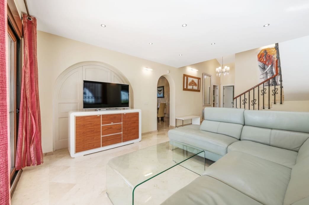 5 sypialnia Willa na sprzedaż w Marbella z basenem - 1 399 000 € (Ref: 9616608)