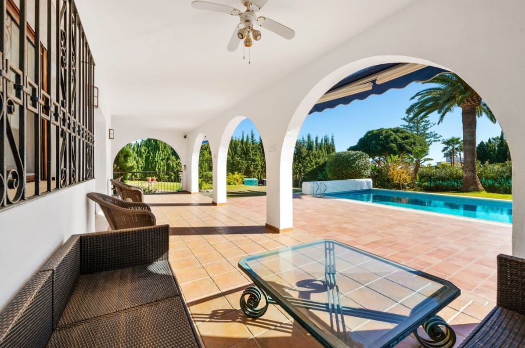 5 sypialnia Willa na sprzedaż w Marbella z basenem - 1 399 000 € (Ref: 9616608)