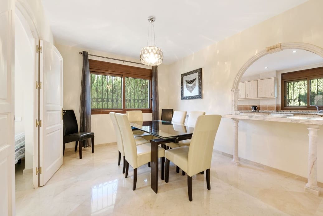 5 sypialnia Willa na sprzedaż w Marbella z basenem - 1 399 000 € (Ref: 9616608)