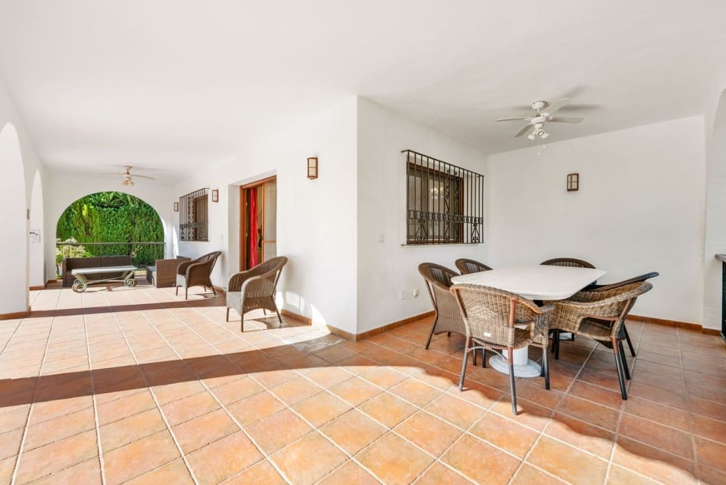 5 sypialnia Willa na sprzedaż w Marbella z basenem - 1 399 000 € (Ref: 9616608)