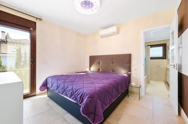 5 sypialnia Willa na sprzedaż w Marbella z basenem - 1 399 000 € (Ref: 9616608)