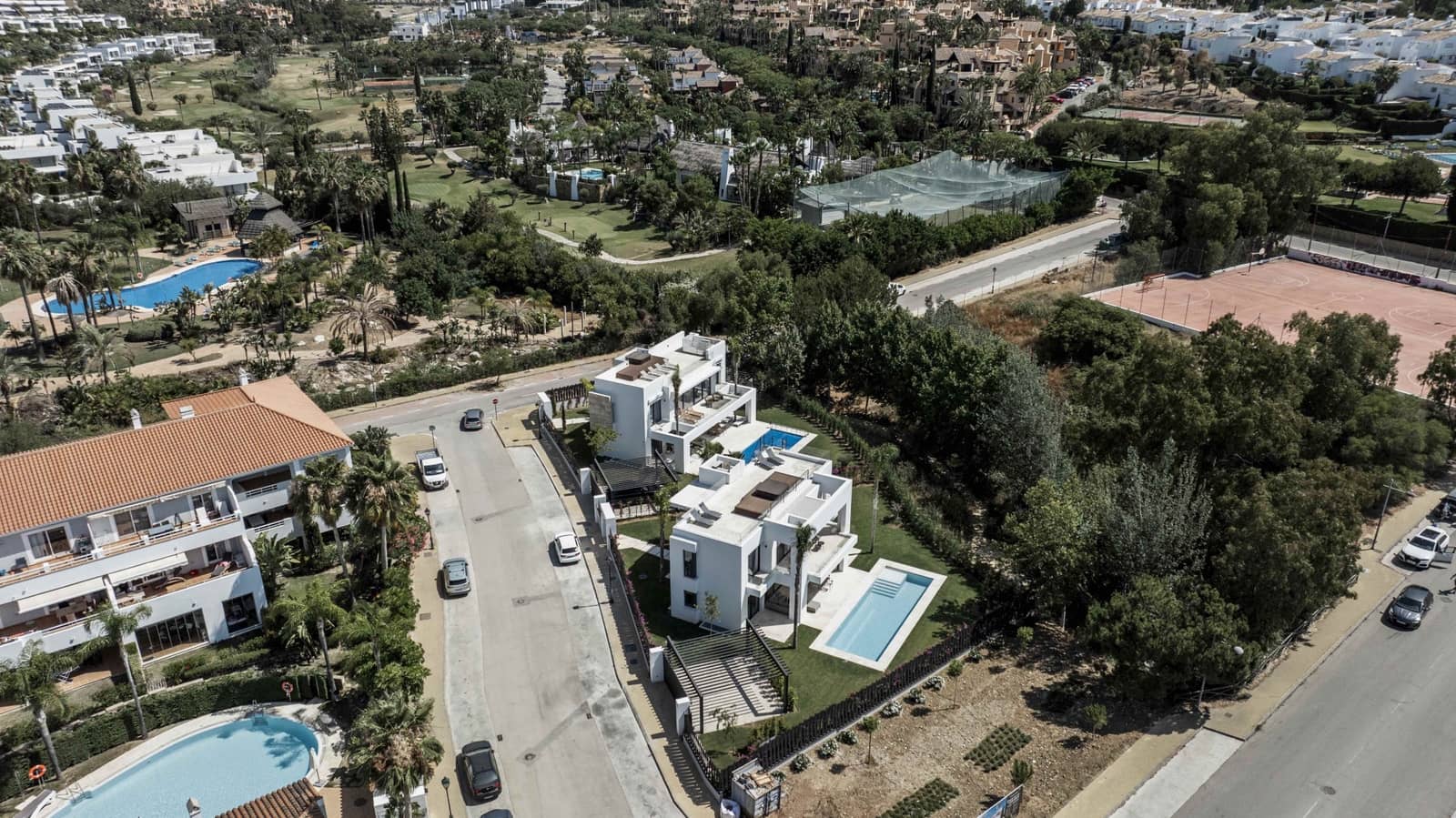 4 Zimmer Villa zu verkaufen in Marbella mit Pool Garage - 1.750.000 € (Ref: 9616617)