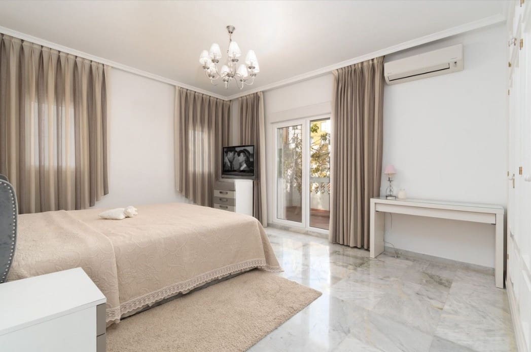 4 quarto Moradia para venda em Marbella com piscina garagem - 995 000 € (Ref: 9616625)