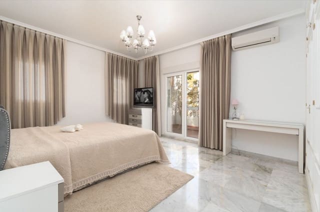 4 chambre Villa/Maison à vendre à Marbella avec piscine garage - 995 000 € (Ref: 9616625)