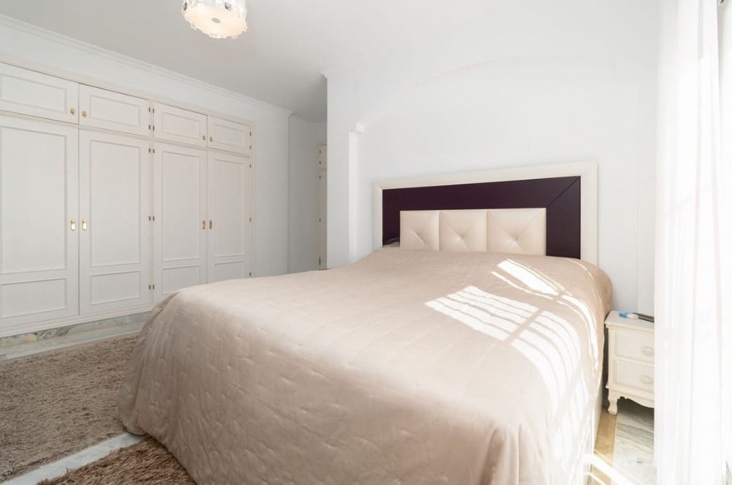 4 quarto Moradia para venda em Marbella com piscina garagem - 995 000 € (Ref: 9616625)