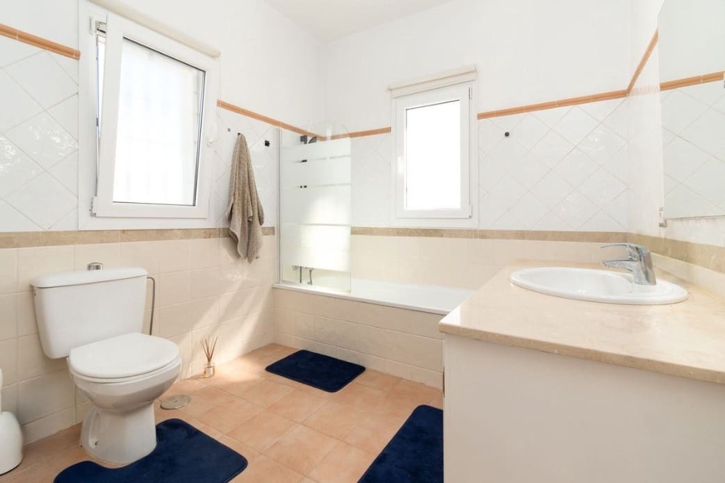 4 quarto Moradia para venda em Marbella com piscina garagem - 995 000 € (Ref: 9616625)