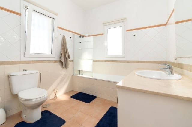 4 chambre Villa/Maison à vendre à Marbella avec piscine garage - 995 000 € (Ref: 9616625)