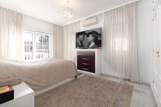 4 chambre Villa/Maison à vendre à Marbella avec piscine garage - 995 000 € (Ref: 9616625)