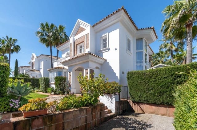 4 chambre Villa/Maison à vendre à Marbella avec piscine garage - 995 000 € (Ref: 9616625)